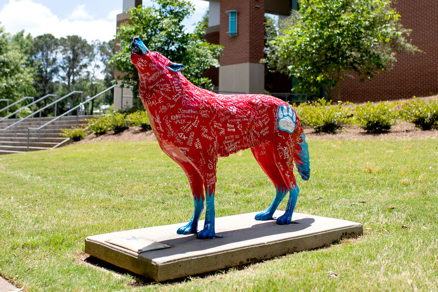 wolf sculpture