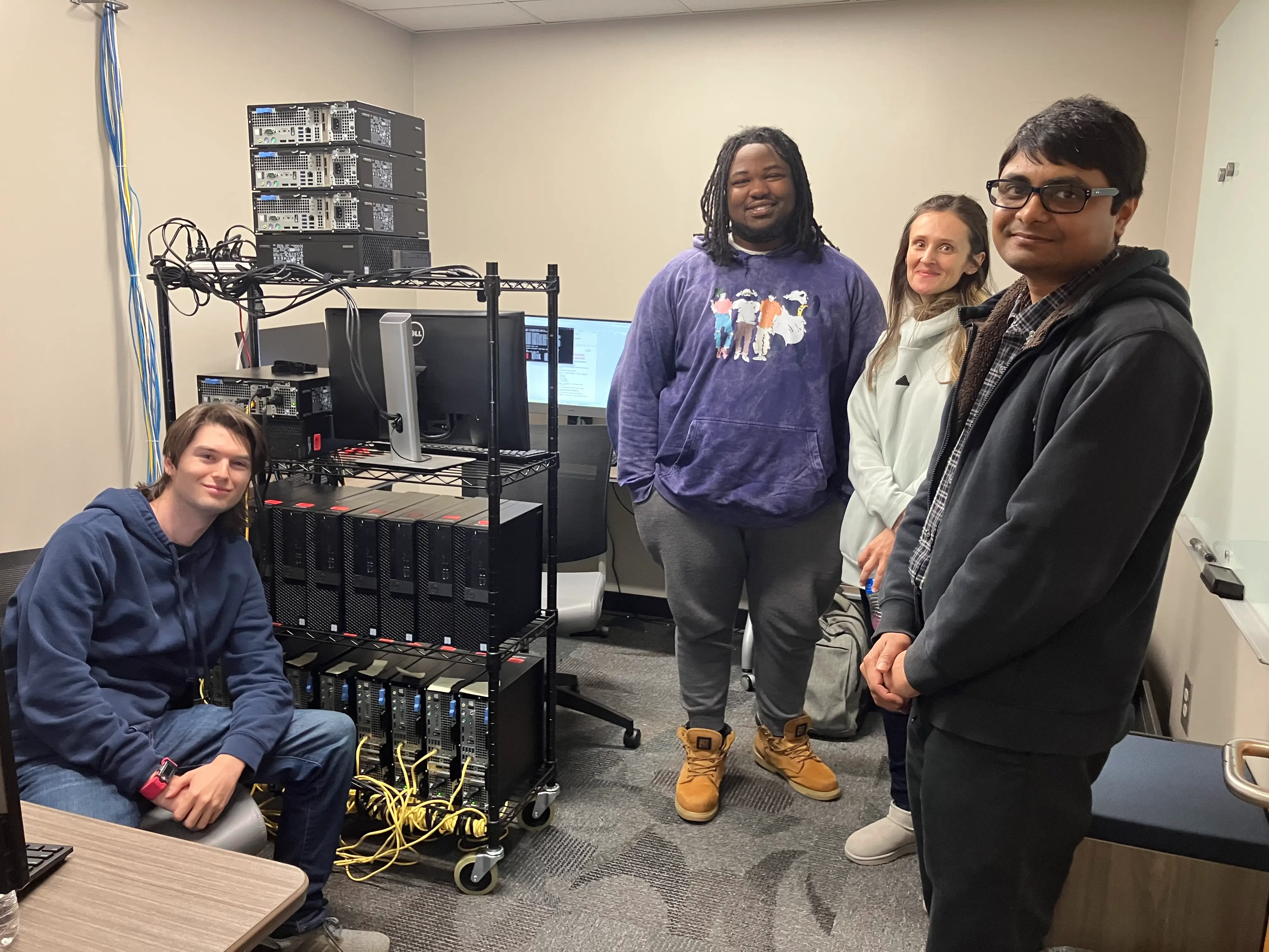 Linux lab students and faculty with computers