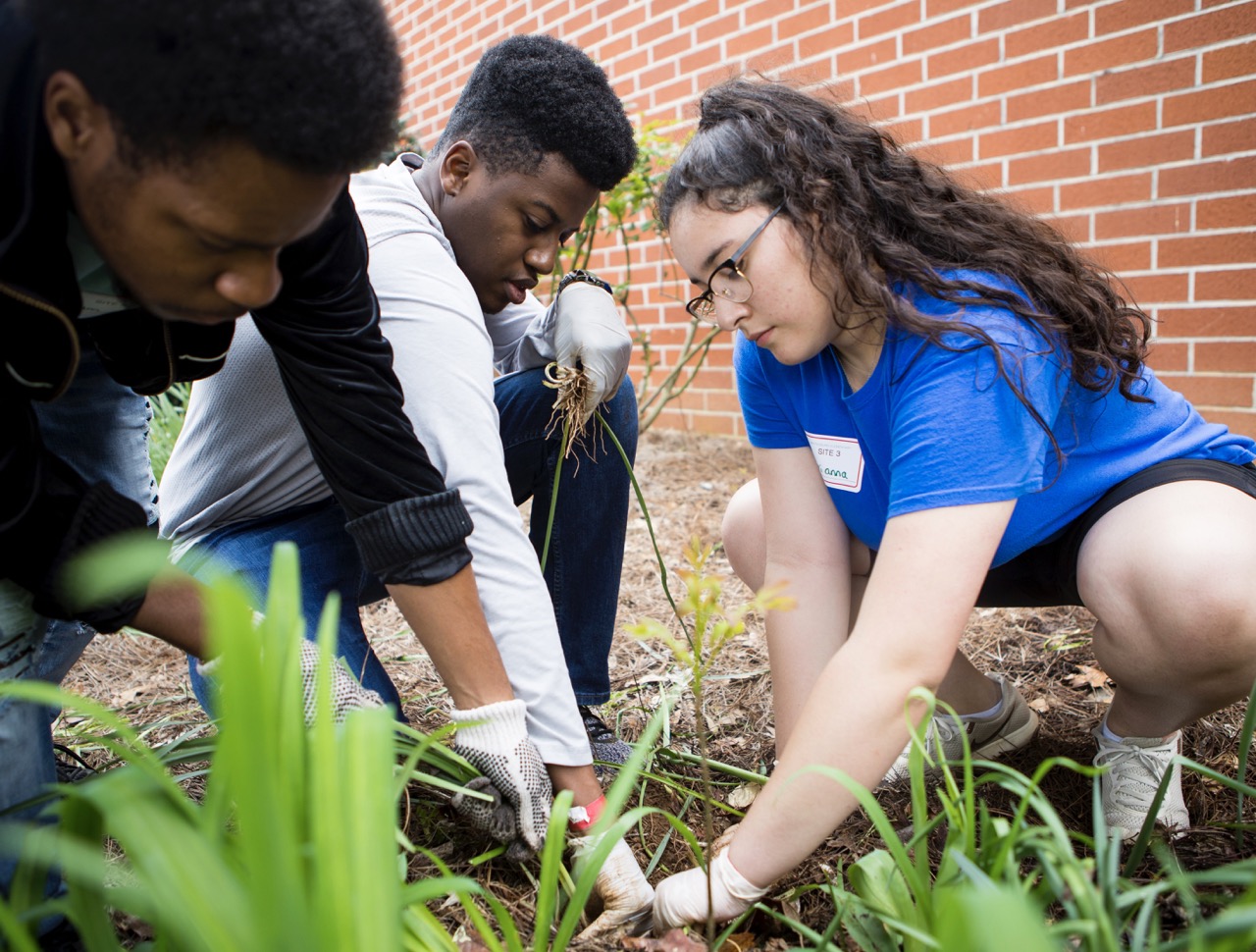 Student volunteer at Whitesburg Library