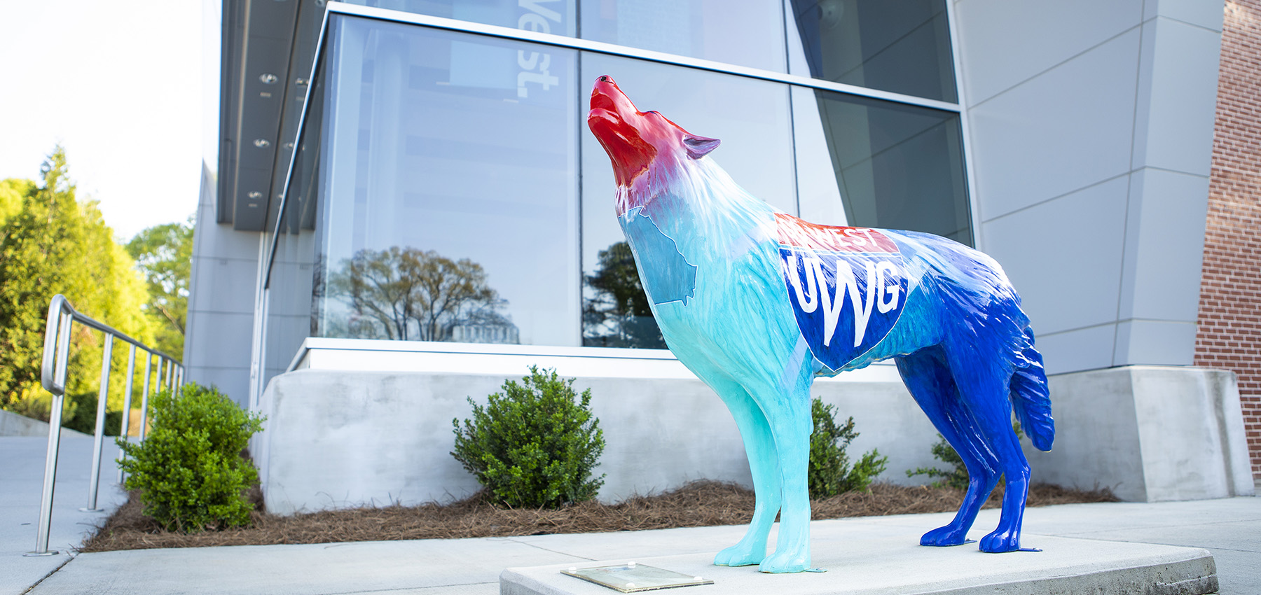 Wolf statue in front of the Murphy building