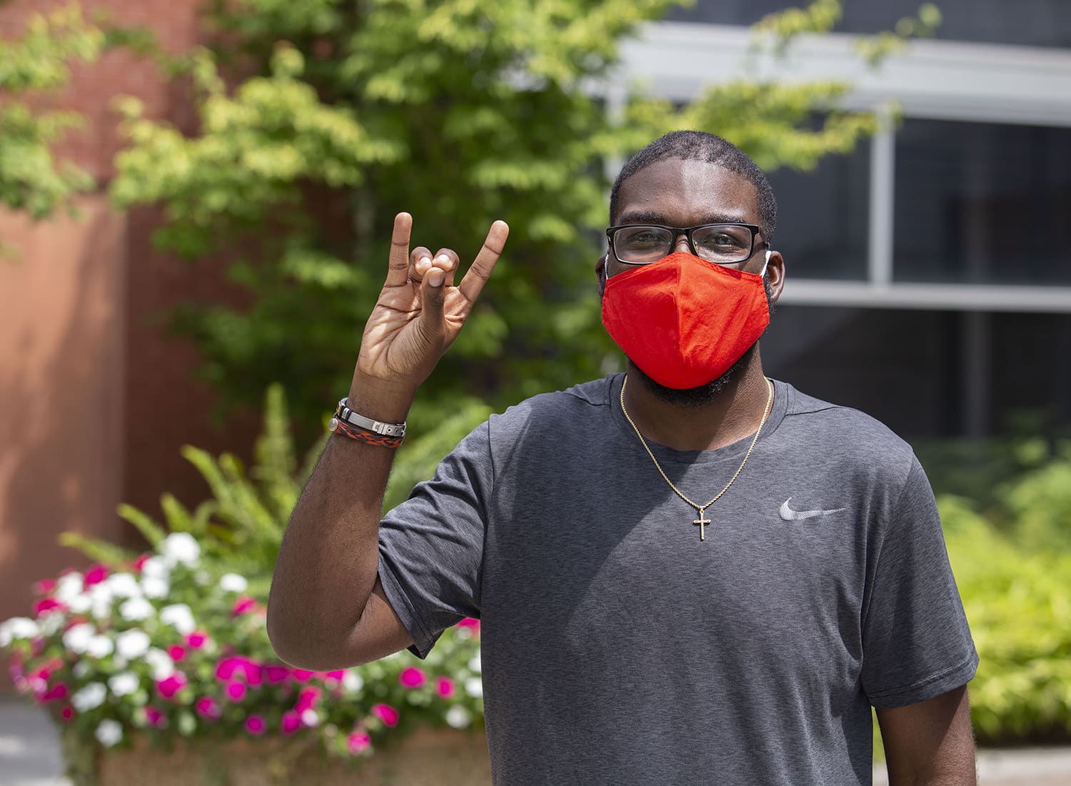 UWG student wearing a covid-19 mask