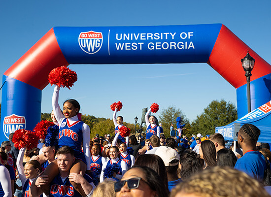 UWG cheerleaders and fans at game day