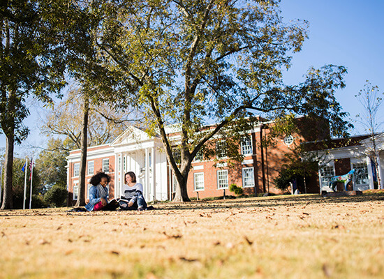 Students sitting outside UWG Newnan