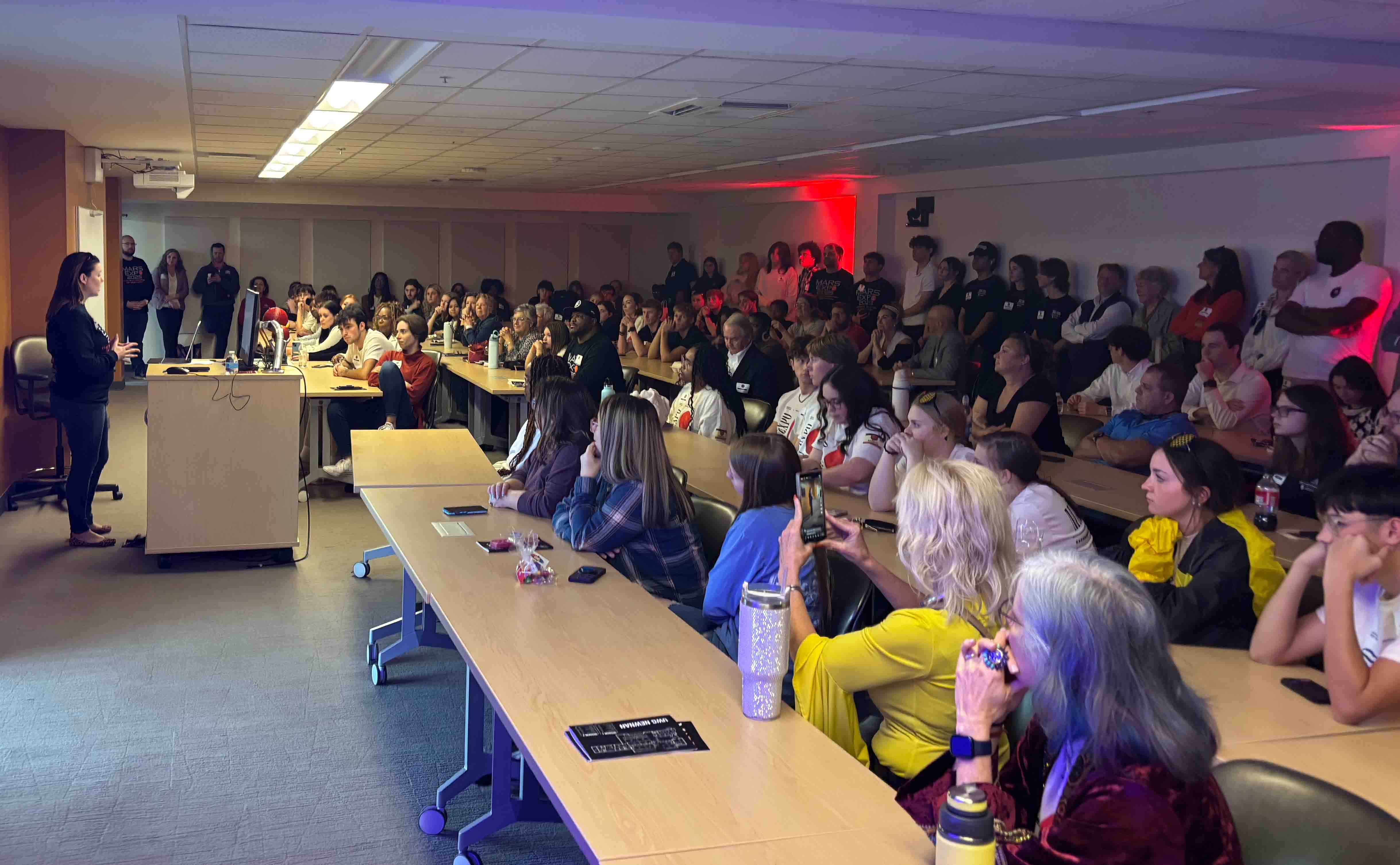 Image of the crowd at the Mars Expo