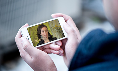 Person holding a cellphone with a screenshot