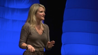 Mel Robbins talking on stage