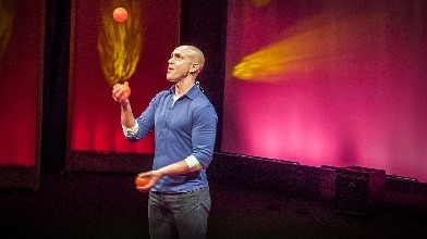 Andy Puddicombe juggling on stage